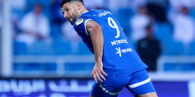 Al Hilal sofre, mas vira contra o Dhamk