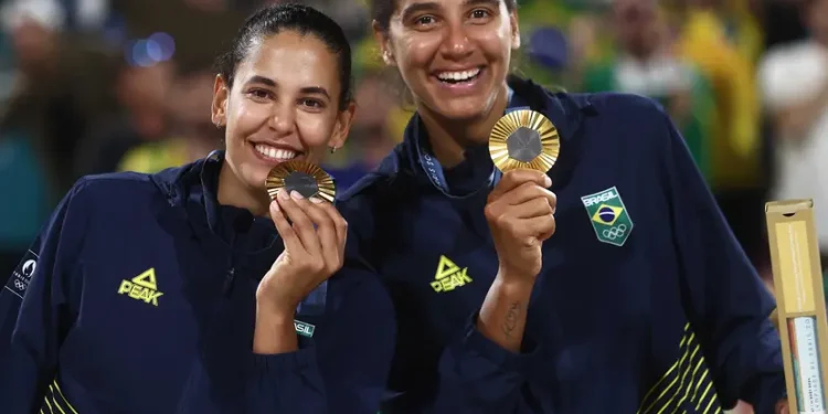 “Eu vou terminar a minha carreira com a Ana Patrícia”, diz Duda após caminhada de sucesso e superação até o ouro olímpico ao lado da parceira