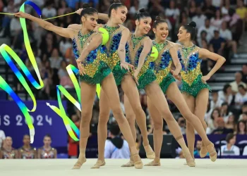 Victória Borges sofre lesão, e conjunto da ginástica rítmica do Brasil se despede de Paris na nona colocação