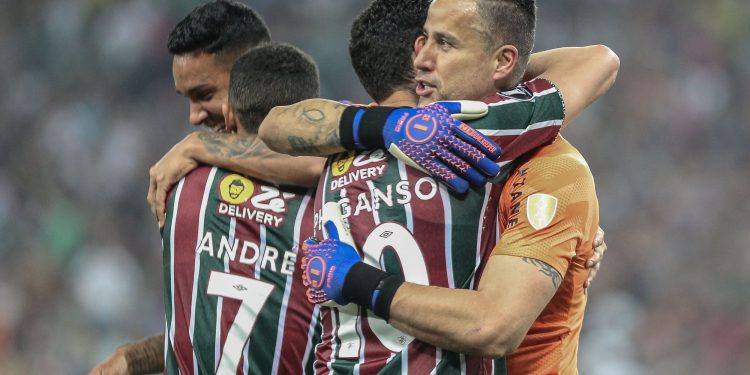 Fluminense supera o Grêmio no Maracanã e avança na Libertadores