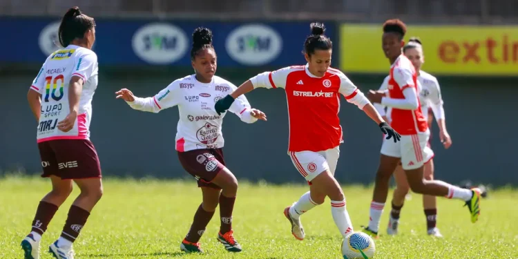 Inter e Ferroviária empatam pelas quartas de final do Brasileiro Feminino