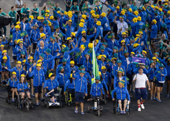 Brasileiros celebram a Cerimônia de Abertura da Paralimpíada de Paris-2024