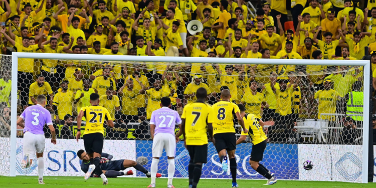 Benzema faz de letra e Al Ittihad vence Al Taawon