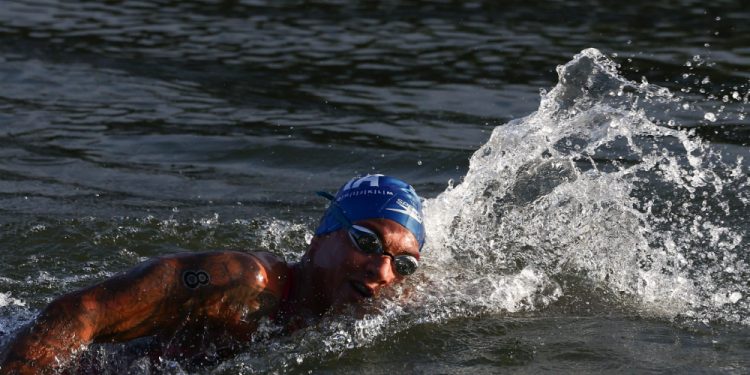 Ana Marcela Cunha fica em quarto lugar na maratona aquática em Paris-2024