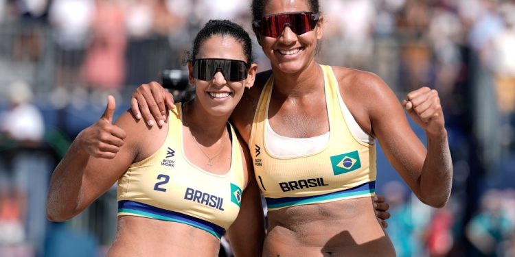 Duda e Ana Patrícia vencem dupla da Letônia e avançam às semifinais em Paris-2024