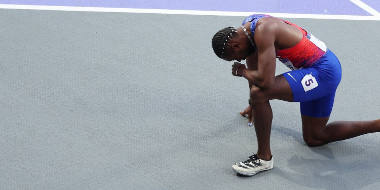 Campeão dos 100m rasos, Noah Lyles competiu com covid-19 nos 200m e ainda foi bronze