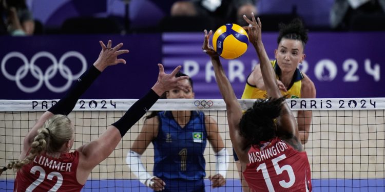 Brasil perde dos Estados Unidos no tie-break e vai disputar o bronze em Paris