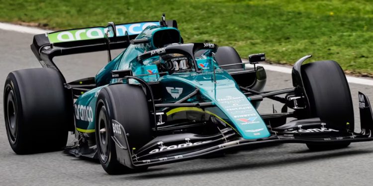 Drugovich participa de testes de pneus de 2026 com a Aston Martin