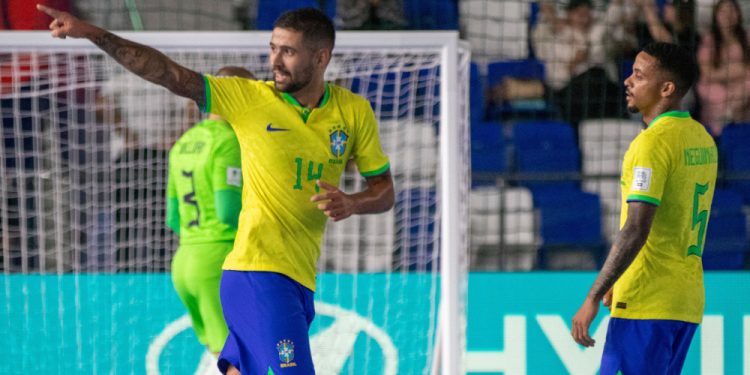 Brasil goleia Costa Rica e se garante nas quartas da Copa do Mundo de futsal