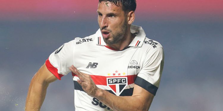 “Eu sou o responsável”, diz Calleri sobre eliminação do São Paulo