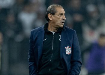 Ramón Díaz vê Corinthians com “outra mentalidade”, mas pede calma após classificação