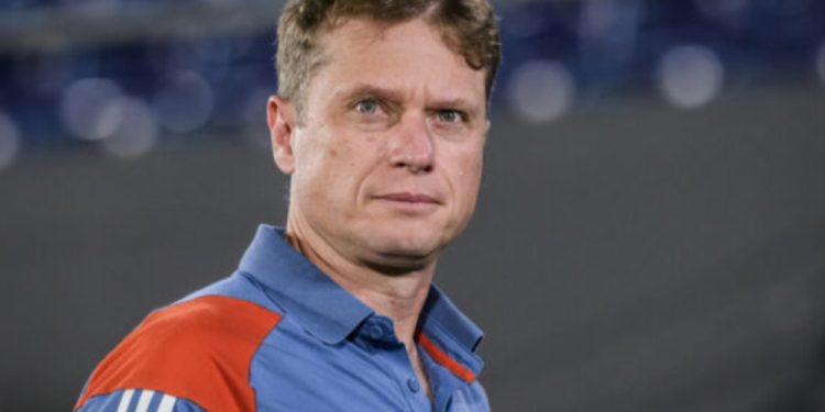 Cruzeiro anuncia demissão do técnico Fernando Seabra