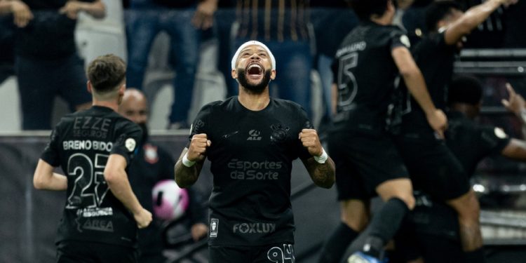 Furacão alivia a pressão sobre Corinthians e Fluminense