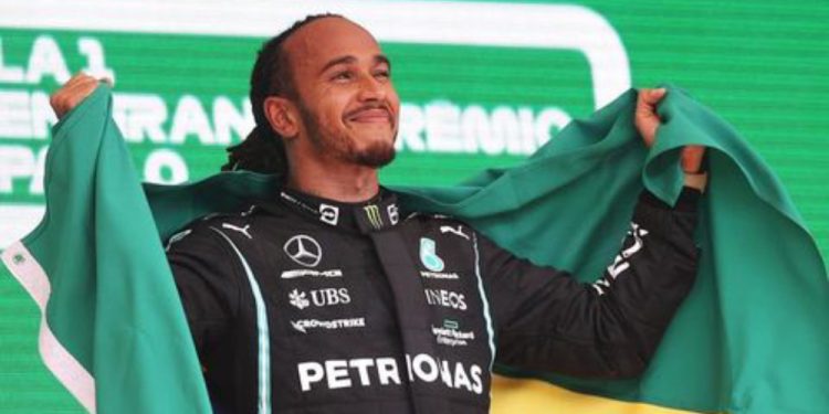 Hamilton celebra retorno ao Brasil para GP de São Paulo: “Estou voltando para casa”