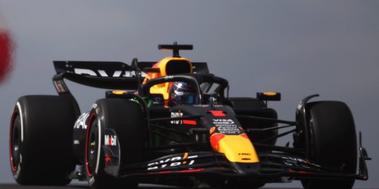 Verstappen supera Russell e larga na frente na sprint race do GP dos EUA