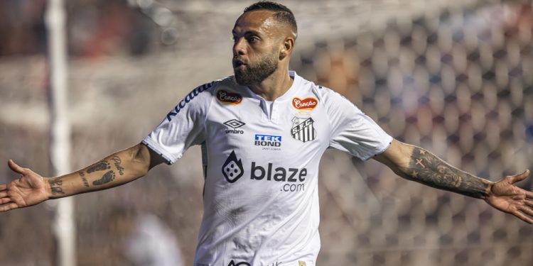 Santos vence Ituano e fica perto do retorno à Série A do Brasileiro