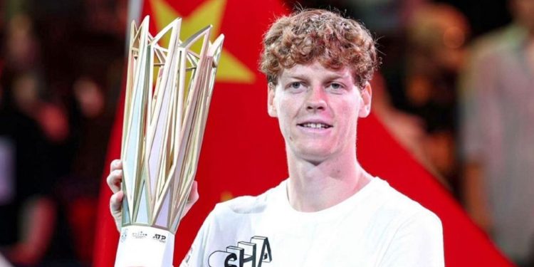 Sinner é campeão do Masters 1000 de Xangai e adia 100º título de Djokovic