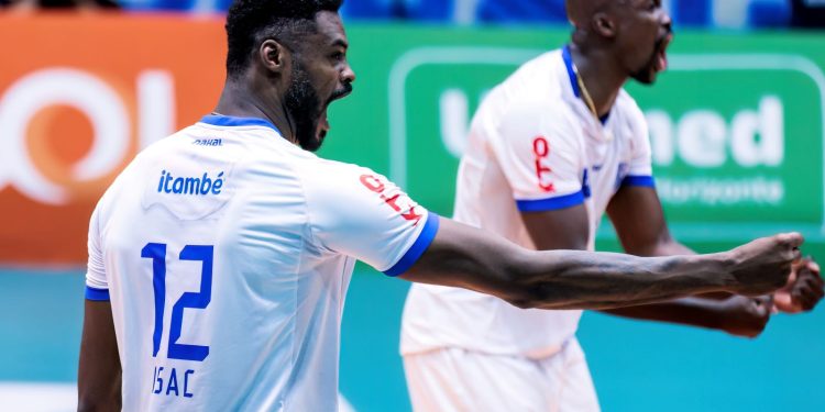 Minas vence mais uma e mantém vice-liderança da Superliga