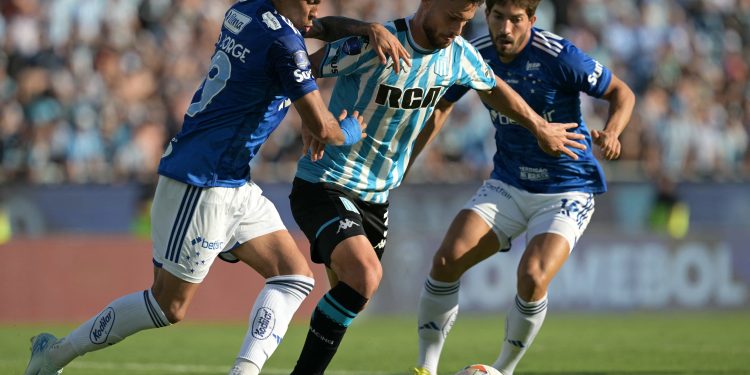 Cruzeiro é vice-campeão sul-americano após levar 3 a 1 do Racing