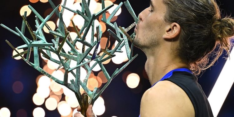 Zverev atropela Humbert e é campeão do Masters de Paris