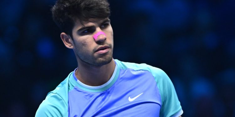 Alcaraz vence Rublev e se recupera no ATP Finals