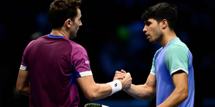 Alcaraz perde para Ruud em estreia no ATP Finals