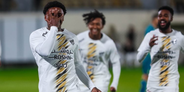 Al Ittihad vence Al Orobah e assume a liderança provisória da Liga Saudita