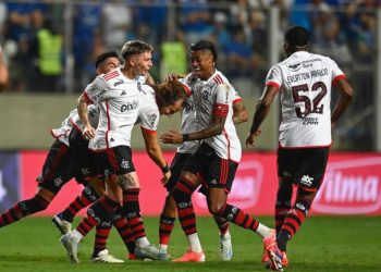 David Luiz marca de falta e Flamengo vence Cruzeiro em Belo Horizonte