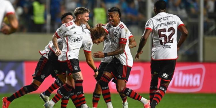 David Luiz marca de falta e Flamengo vence Cruzeiro em Belo Horizonte
