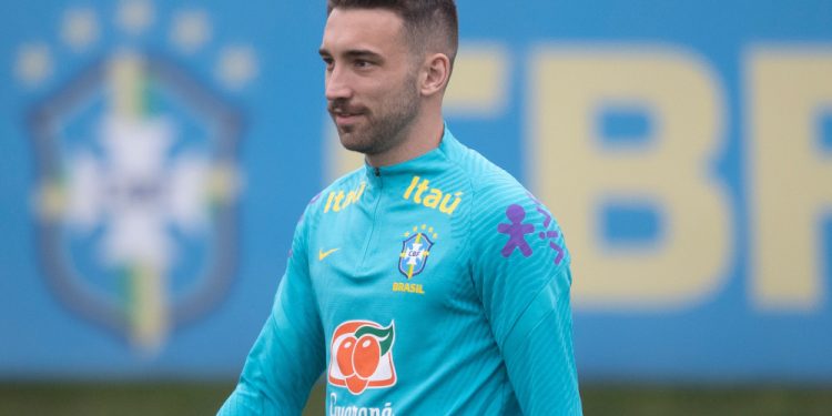 Léo Ortiz comemora retorno à seleção e sonha repetir trajetória do pai