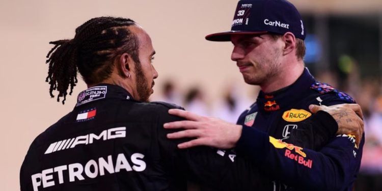 Hamilton x Verstappen: Horner prevê retorno da rivalidade com heptacampeão na Ferrari