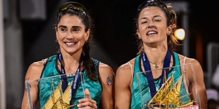 Bárbara e Carol anunciam fim da parceria no vôlei de praia após 3 anos