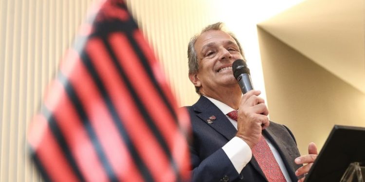 Flamengo pisa no freio… quem diria?