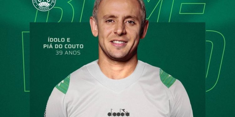 Coritiba anuncia contratação de Rafinha, que volta ao clube após 20 anos