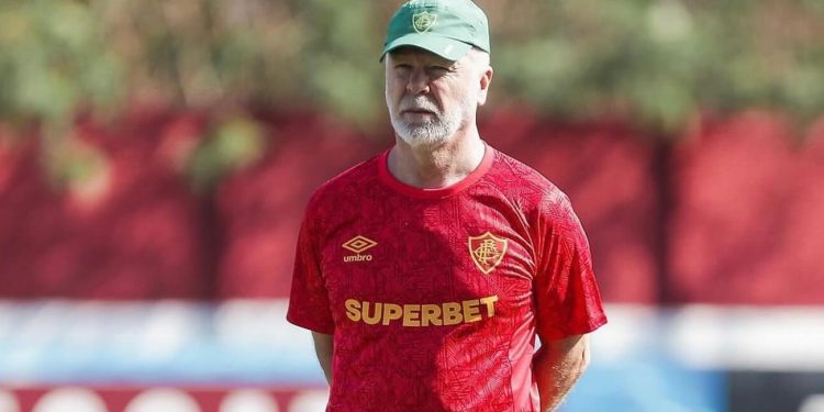 Fluminense renova com Mano Menezes até o fim de 2025