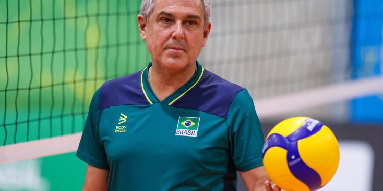 Tricampeão olímpico, Zé Roberto Guimarães receberá o Troféu Adhemar Ferreira da Silva