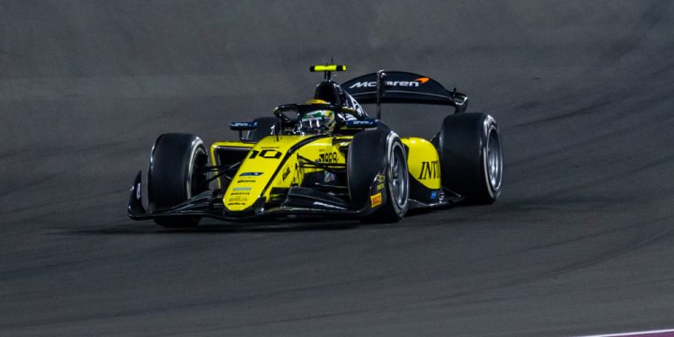 Bortoleto perde vitória no Catar por punição, mas mantém liderança da F2 por meio ponto