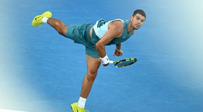 Alcaraz, Sinner e Djokovic estreiam com vitória no Australian Open; Wild cai