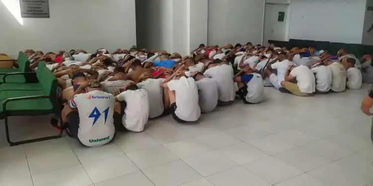 Briga entre torcidas de Fortaleza e Ceará marca chegada para clássico