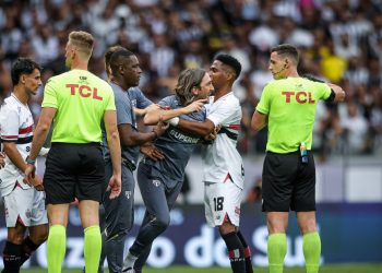 Começou o show de horrores da arbitragem do Brasileiro