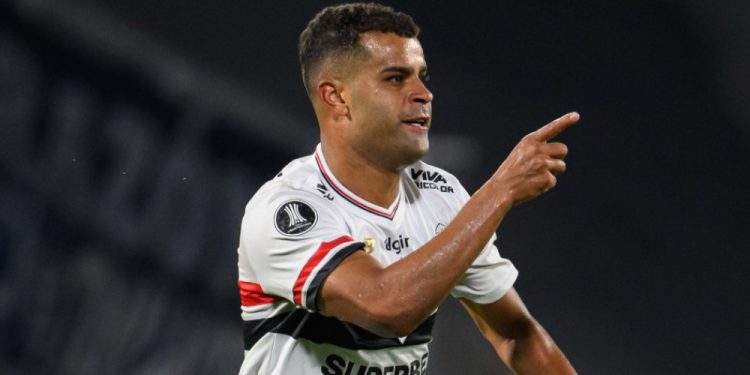 Ano do Corinthians parece ter acabado. Em festa. O do São Paulo só começou agora