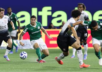 Palmeiras é punido por canto homofóbico e outras infrações em jogo com o Corinthians