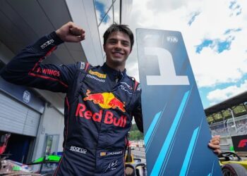 Pepe Martí fatura sprint caótica da Fórmula 2 na Áustria