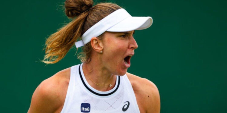 Bia Haddad supera eslovaca e estreia com vitória em Wimbledon