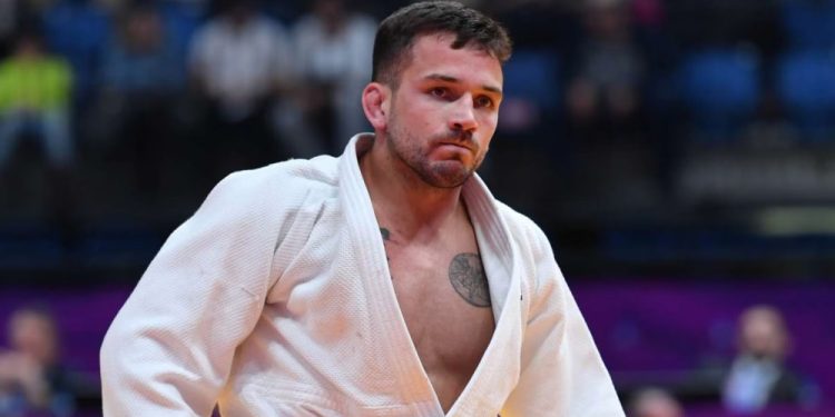 Daniel Cargnin é prata e Shirlen Nascimento leva bronze no Mundial de Judô