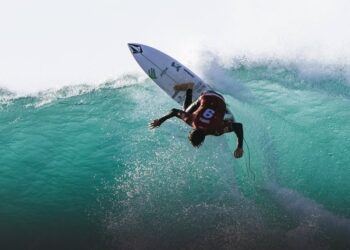 Yago Dora perde final, mas sai de Jeffreys Bay como líder do ranking e vaga no Finals