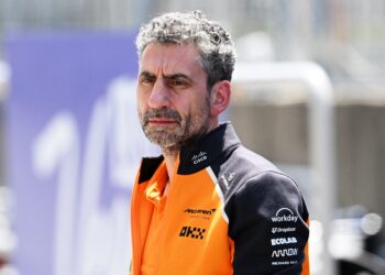 Chefe da McLaren admite surpresa com temporada dominante em 2025