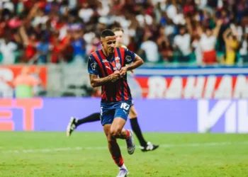 Bahia bate o Fluminense e abre vantagem nas quartas da Copa do Brasil