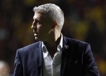 Crespo avalia jogadores da base e comenta duelo pela Libertadores após empate do São Paulo