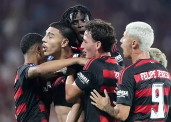 Em jogo repleto de emoção, Flamengo vence o Barcelona e conquista Copa Intercontinental